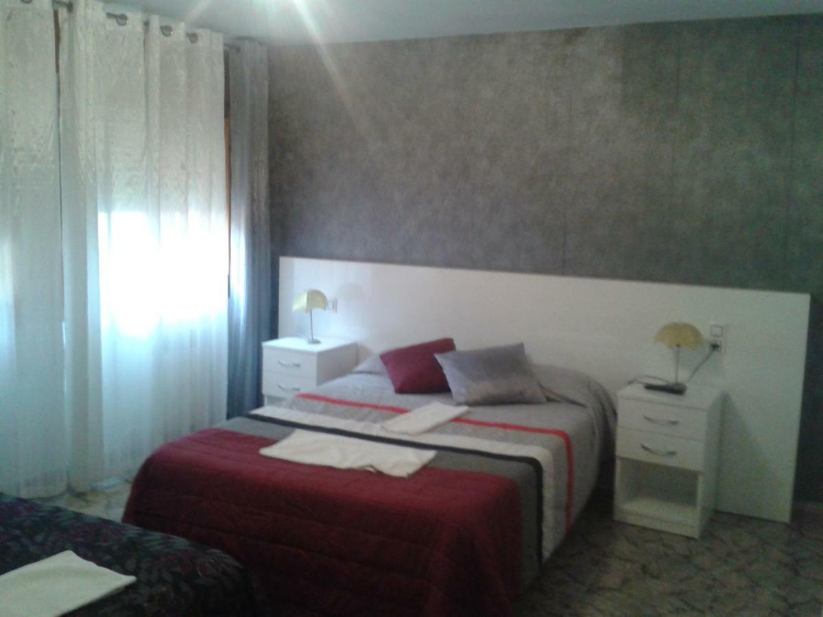 Hostal Texas 2 Fuentes de Ebro Exterior photo